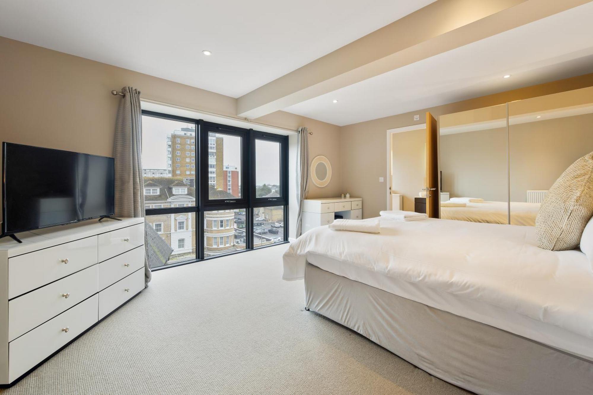 דירות בורנמות' Westcliff Penthouse With Sea Views And Balcony מראה חיצוני תמונה