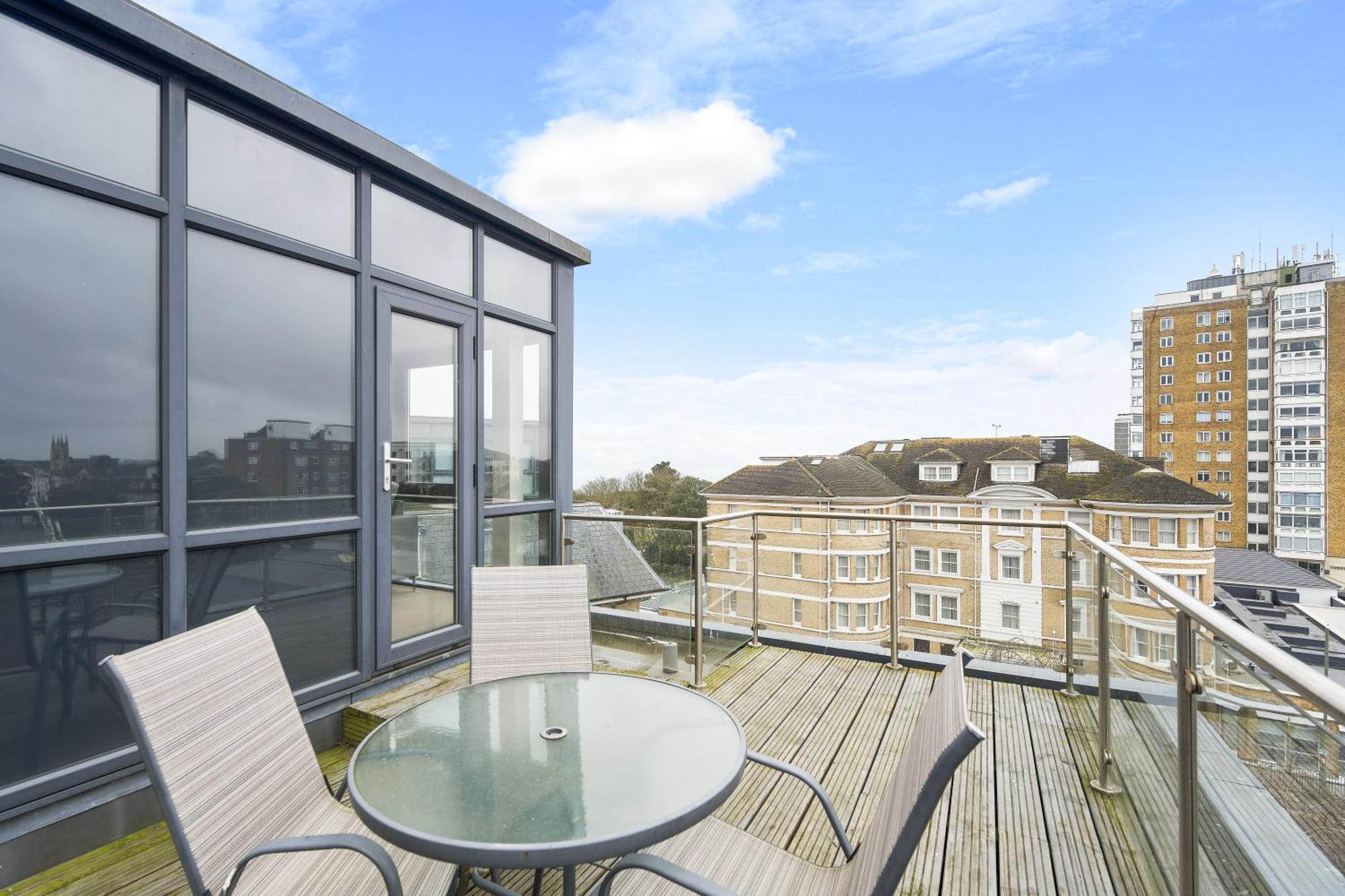 דירות בורנמות' Westcliff Penthouse With Sea Views And Balcony מראה חיצוני תמונה